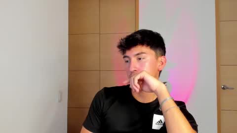 Snapshot of sweettaaron chatting on 09/17/25, 06:31 Andy online show from 09/17/25, 06:31