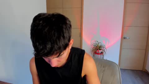 Snapshot of sweettaaron chatting on 09/30/25, 05:18 Andy online show from 09/30/25, 05:18