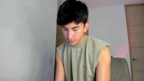 Snapshot of sweettaaron chatting on 10/06/25, 05:43 Andy online show from 10/06/25, 05:43