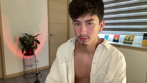 Snapshot of sweettaaron chatting on 10/15/25, 05:35 Andy online show from 10/15/25, 05:35