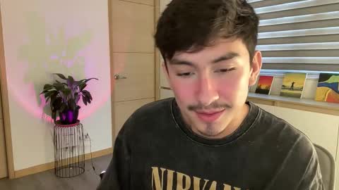 Snapshot of sweettaaron chatting on 10/25/25, 06:02 Andy online show from 10/25/25, 06:02