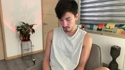 Snapshot of sweettaaron chatting on 10/29/25, 06:09 Andy online show from 10/29/25, 06:09