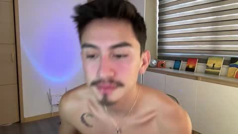 Snapshot of sweettaaron chatting on 11/17/25, 05:19 Andy online show from 11/17/25, 05:19