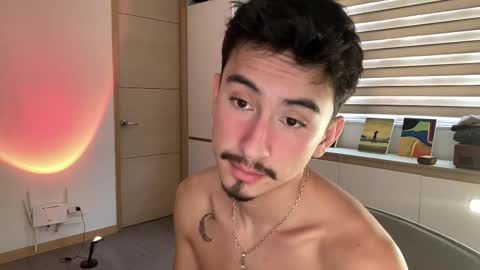 Snapshot of sweettaaron chatting on 11/26/25, 05:47 Andy online show from 11/26/25, 05:47