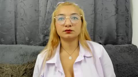 Snapshot of sweettcandys chatting on 02/17/25, 06:48 Carla Dubois online show from 02/17/25, 06:48