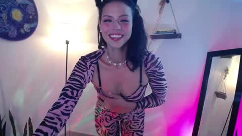 Snapshot of sweettianna chatting on 09/22/25, 04:09 shamanta Independent modelHelp me reach 100 thumbs up online show from 09/22/25, 04:09