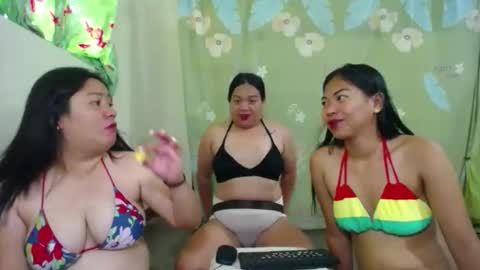 Snapshot of sweettightpussyhole chatting on 04/10/26, 11:42 mia and luna online show from 04/10/26, 11:42