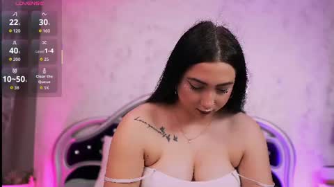 Snapshot of sweety_sasha18 chatting on 06/23/26, 05:33 Sasha online show from 06/23/26, 05:33