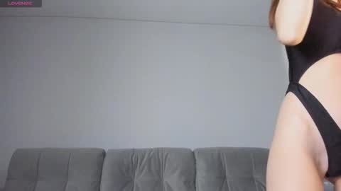 Snapshot of sweety_vikky chatting on 10/13/25, 12:43 Vikky online show from 10/13/25, 12:43