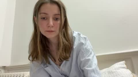 Lily online show from 07/28/26, 11:48