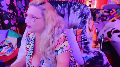 Snapshot of sweetylisahard chatting on 09/27/25, 03:28 Lisa online show from 09/27/25, 03:28