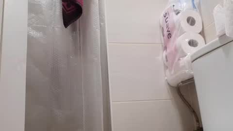 Snapshot of sweetywhity2 chatting on 01/01/25, 06:06 Silvia online show from 01/01/25, 06:06