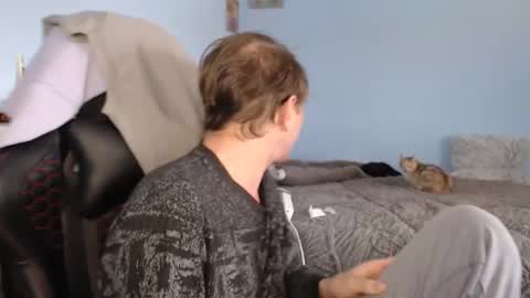 Cat online show from 01/15/26, 12:10