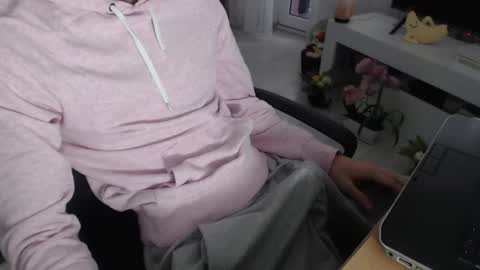 SwetLittleBoy4u online show from 11/27/25, 11:34