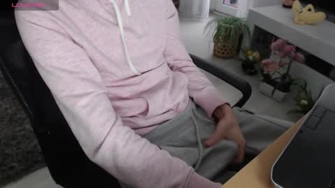 SwetLittleBoy4u online show from 12/05/25, 08:01