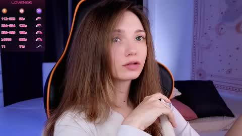 Snapshot of swettymolly chatting on 11/17/25, 09:42 swettymolly online show from 11/17/25, 09:42