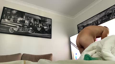 Snapshot of swif11463653 chatting on 12/24/24, 07:17 Mattis online show from 12/24/24, 07:17