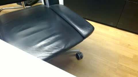 Snapshot of swisstom72 chatting on 06/15/26, 10:01 swisstom72 online show from 06/15/26, 10:01