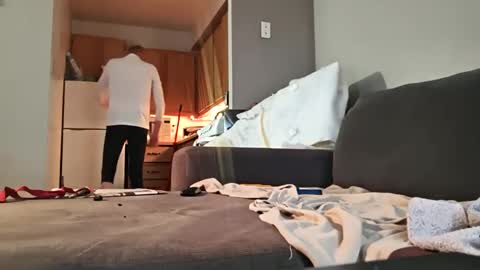 swontguy2025 online show from 10/15/25, 05:51