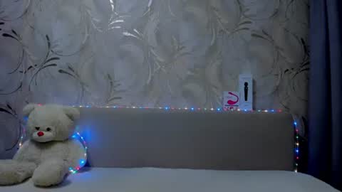 Snapshot of swweetangel chatting on 03/09/25, 02:18 Ana online show from 03/09/25, 02:18