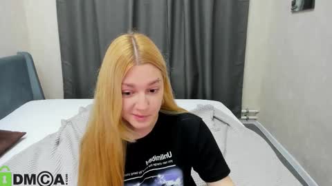 Snapshot of sylvia_ortiz chatting on 10/19/25, 01:06 Sylvia online show from 10/19/25, 01:06