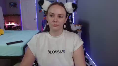 Snapshot of syndica chatting on 06/20/26, 10:01 Jennah online show from 06/20/26, 10:01