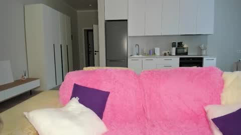 Mila online show from 11/17/25, 08:31