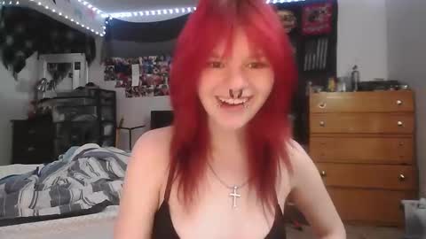 Snapshot of t3mpor4rybliss chatting on 12/19/25, 05:58 t3mpor4rybliss online show from 12/19/25, 05:58