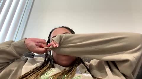 Snapshot of t_princess_t chatting on 12/17/24, 08:43 t_princess_t online show from 12/17/24, 08:43