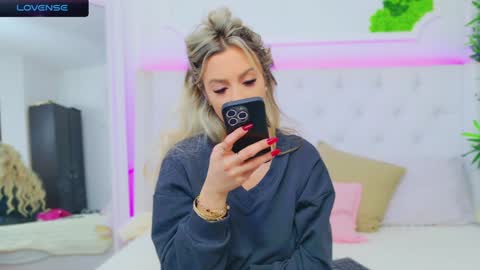 Arianna online show from 01/04/25, 01:10