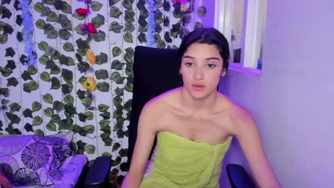 Snapshot of tabitapurple chatting on 01/01/25, 09:41 TABITA online show from 01/01/25, 09:41