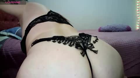 Snapshot of tahira_1 chatting on 11/15/25, 10:12 3 online show from 11/15/25, 10:12