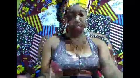 Snapshot of tahiriniah chatting on 02/15/26, 07:54 tahiriniah online show from 02/15/26, 07:54