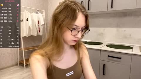 Tessa online show from 12/21/25, 02:35