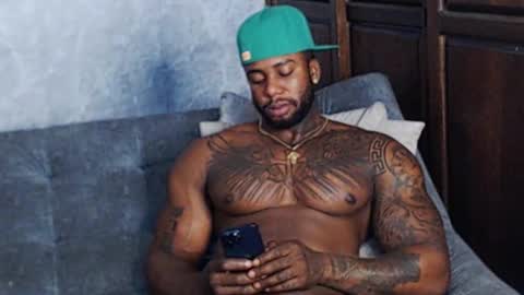 Tairon Tucke online show from 01/08/25, 03:51