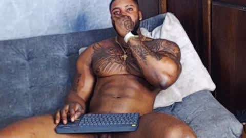 Tairon Tucke online show from 02/03/25, 06:24