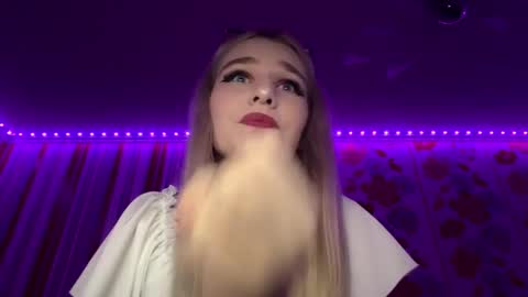 Mia online show from 02/03/26, 02:22