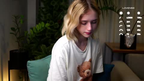 Mia online show from 02/01/25, 12:16