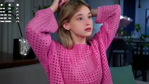 Mia online show from 02/09/25, 01:44