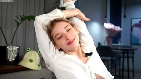 Mia online show from 02/13/25, 01:50