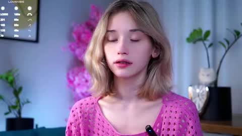 Mia online show from 03/08/25, 01:28