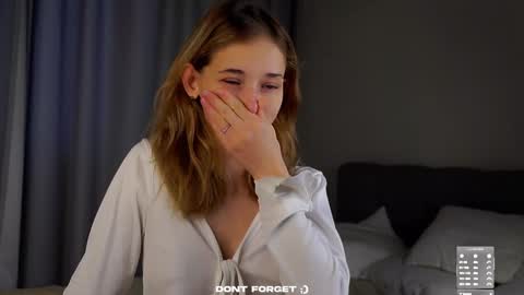 Mia online show from 09/16/25, 01:39