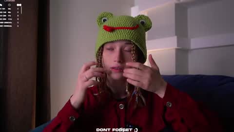 Mia online show from 09/19/25, 03:19