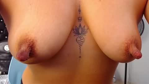 Snapshot of taliana36 chatting on 11/11/25, 01:33 taliana36 online show from 11/11/25, 01:33