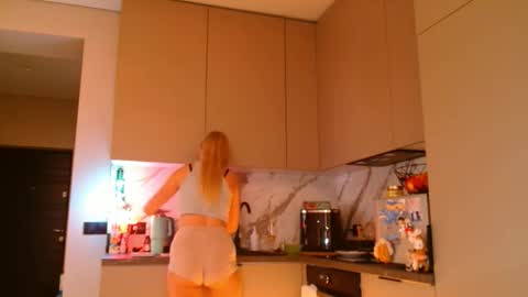  Kira  online show from 02/05/26, 06:40