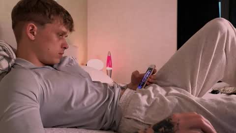 Snapshot of talkinghead7 chatting on 10/18/25, 04:26 Colin online show from 10/18/25, 04:26