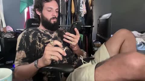 Snapshot of talktomebbzin chatting on 04/06/26, 01:01 mrT online show from 04/06/26, 01:01