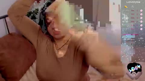 Snapshot of talla_la chatting on 11/25/25, 09:09 Talla online show from 11/25/25, 09:09