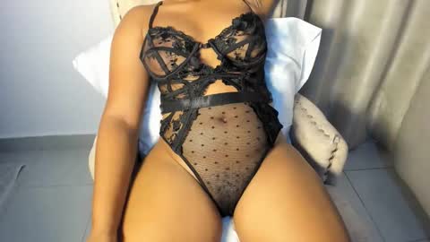 Snapshot of tallswipee chatting on 10/23/25, 04:34 Jade online show from 10/23/25, 04:34