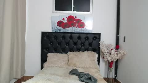 Hi im sara online show from 05/04/26, 12:45